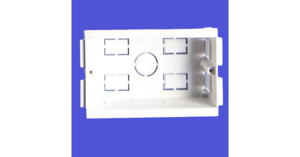 3-compartment dado trunking