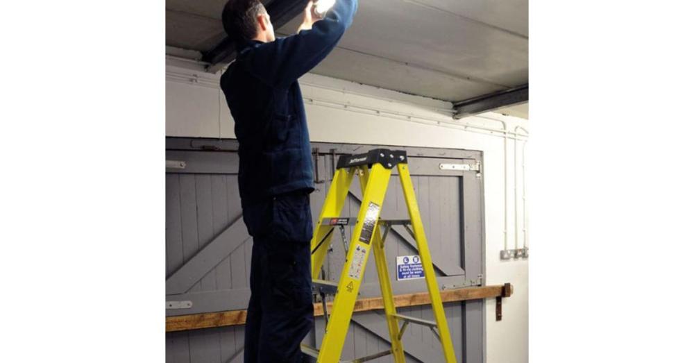 5 Tread Fibreglass Step Ladder