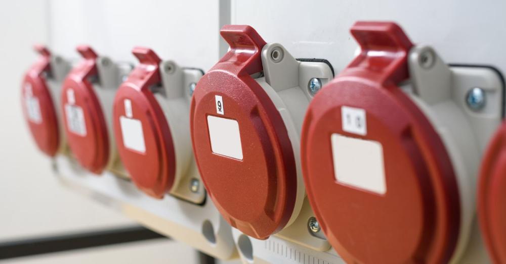 Choose 100V Industrial Sockets