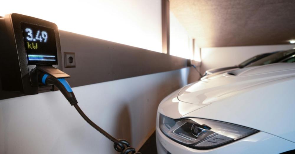 Tethered vs. Untethered EV Chargers