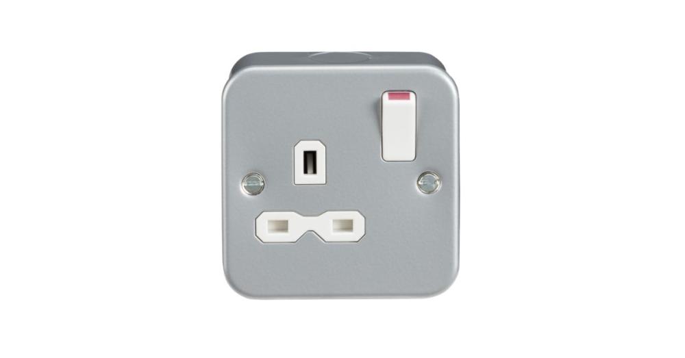 Zahler Metalclad 13A 1 Gang Switched Socket