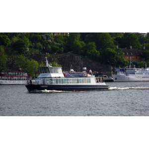Stockholm's electric ferry recharges in 10 minutes