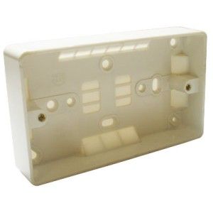 Deta 2G Moulded Socket Pattress 25mm